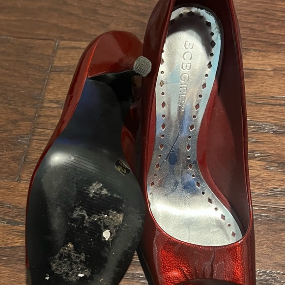 BCBG Ruby Red Pearl Heels size 6.5 women - Picture 5 of 6